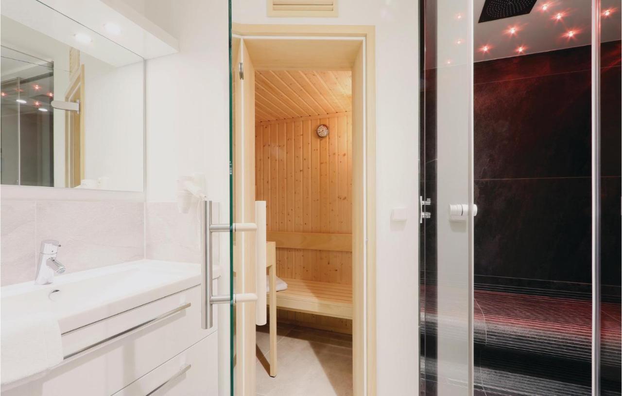 Cozy Apartment In Luebeck Travemuende With Sauna エクステリア 写真
